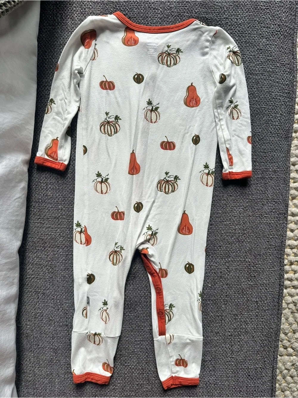 Kyte BABY White Pumpkin-Print One-Piece with Snaps 18-24